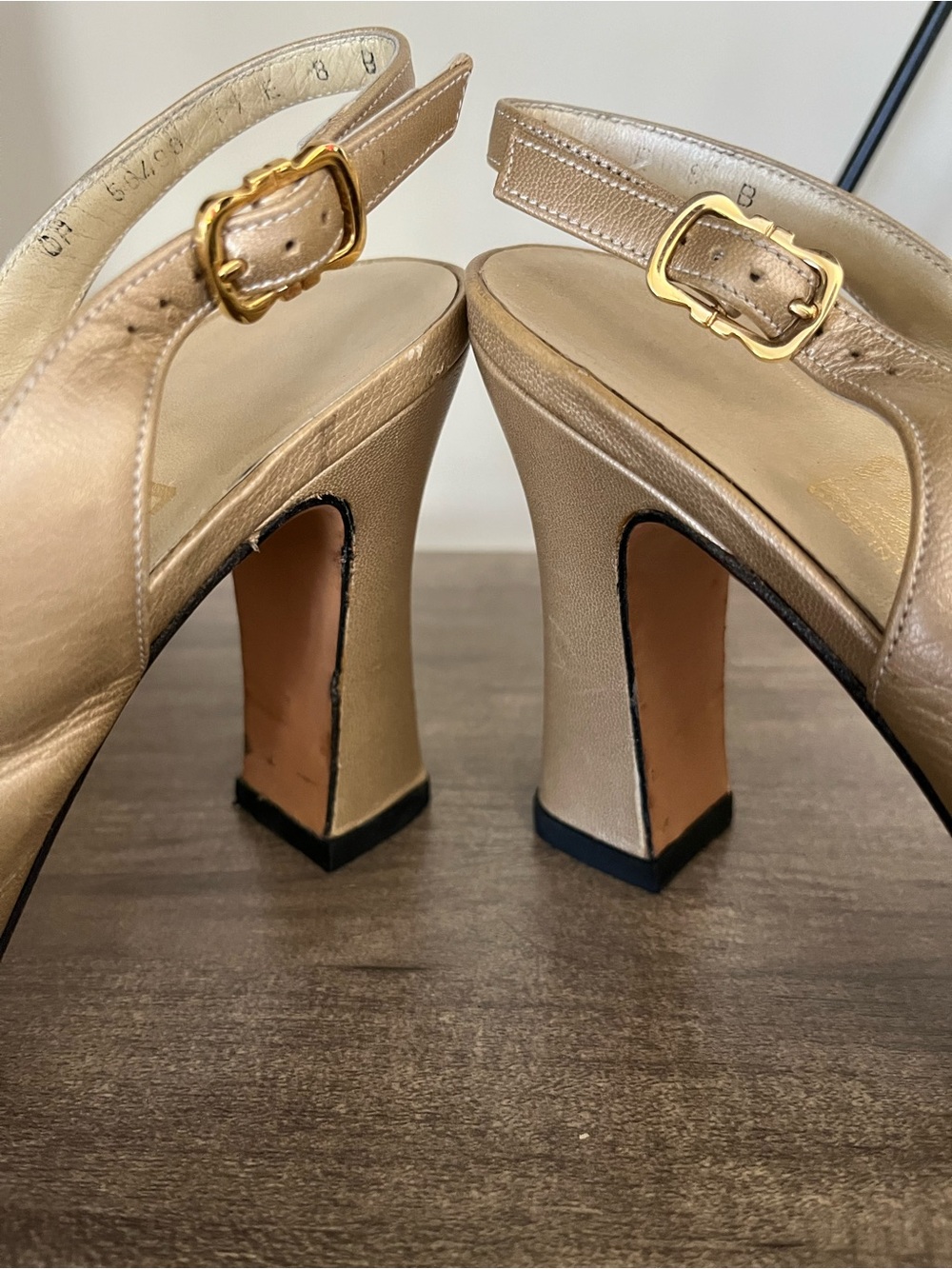 Salvatore Ferragamo Gold Tone Leather Slingback Heels Shoes Size 8 - Picture 12 of 16